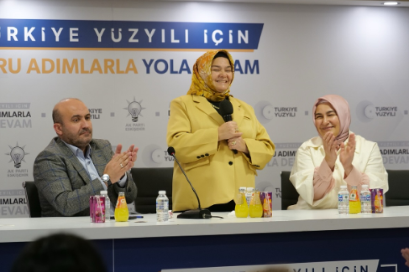 AK Parti Eskişehir'de Duygusal Anlar: Milletvekili Ayşen Gürcan'a Üç Katlı Sürpriz!