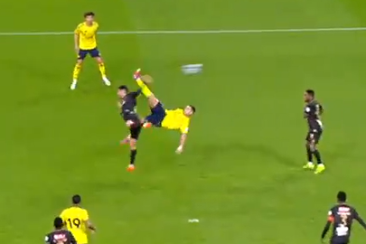 Cristiano Ronaldo'dan olağanüstü röveşata: Yaşsız efsane yine izleyenleri büyüledi!