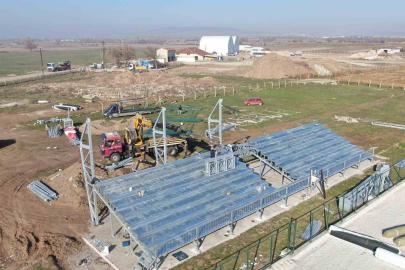 İnönü Spor Kompleksine çelik tribün yerleştiriliyor