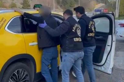 Kendilerini polis ve savcı olarak tanıtarak 558 bin liralık dolandırıcılık yapan şüpheliler yakalandı