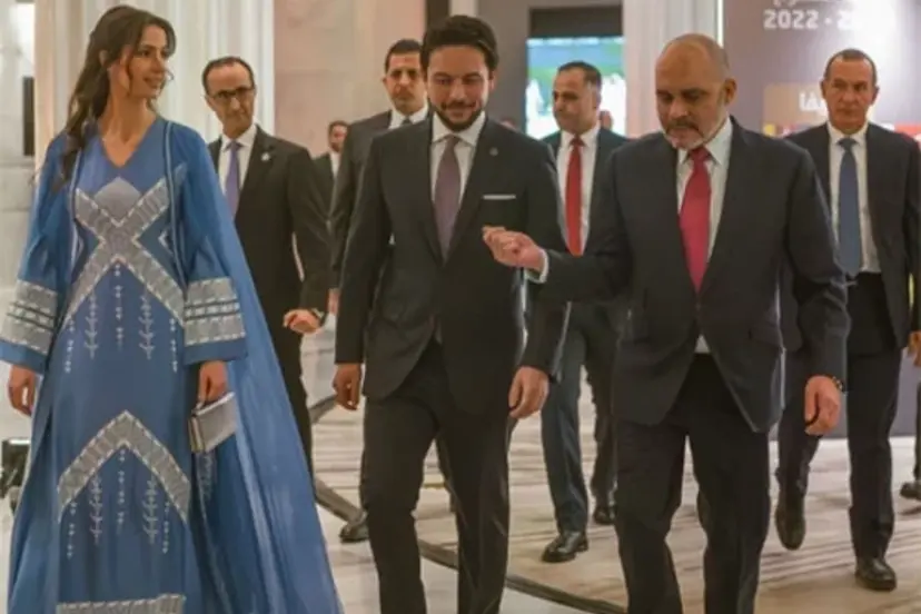 Prenses Rajwa Kaftanıyla Geceye Damga Vurdu: “Hamilelik” İddiaları Yeniden Alevlendi