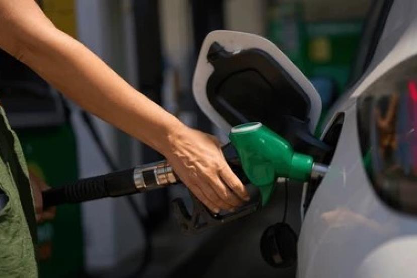 Akaryakıtta yeniden tabela değişiyor: Motorine bu geceden itibaren dev indirim geliyor!