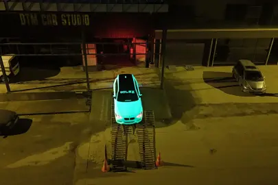 Eskişehir'de tek, dünyada 7 tane: Gece rengi değişen araçla trafiğin ilgi odağı oldular!