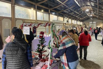 Hanımeli Sokak’ta yılbaşı bereketi : El emeği hediyeler görücüye çıktı!