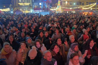 Meydanda yeni yıl şöleni