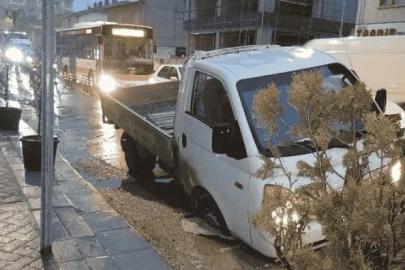 Önlem alınmadı, araçlar bir bir saplandı! Çamlıca Mahallesi'nde çukur isyanı!