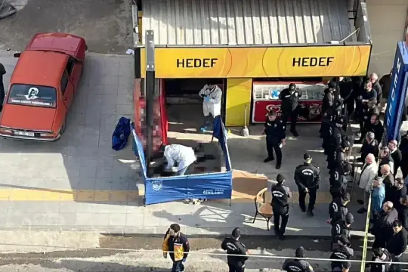 Vahşet zinciri! Önce komşusuyla oğlunu, sonra bedava içki vermeyen işletmeciyi öldürdü!