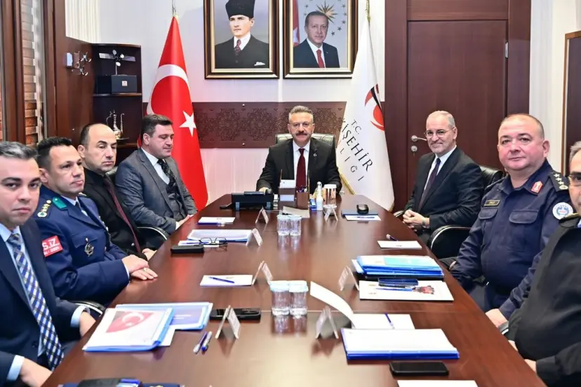 Valilikte Kritik Güvenlik Zirvesi: Uyuşturucu ve Göçle Mücadelede Yeni Tedbirler Alındı!