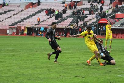 Eskişehirspor, kritik maç öncesi sahaya indi ve transferde gaza bastı!