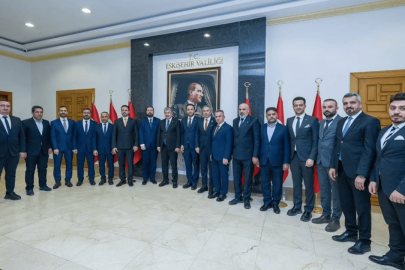 MÜSİAD Eskişehir’den Vali Yılmaz’a Hayırlı Olsun Ziyareti: Hediyeleriyle Örnek Oldular!