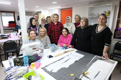 Odunpazarı’nın Üreten Kadınları: Hem Meslek Öğreniyorlar Hem Geleceği Dikiyorlar!