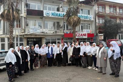 AK Parti Kadın Kollarından Mihalgazi Çıkartması: "Zeynep Başkan Yalnız Değildir"