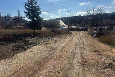 "Çamurdan Geçemiyoruz!" Yenikent Sakinleri İsyanda: Kalıcı Çözüm İstiyoruz!