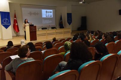 Anadolu Üniversitesi’nde Öğretmen Adaylarına Ses Hijyeni Eğitimi