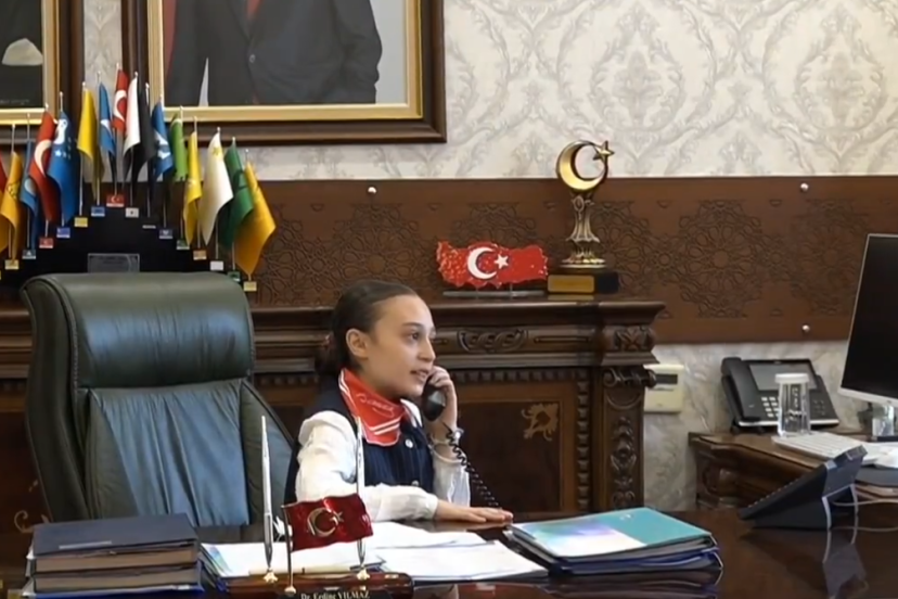 Vali Yılmaz Koltuğu Devretti: Buğlem Berra’dan Kitap Erişimi Hamlesi