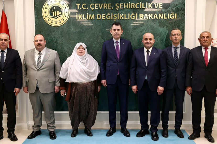 AK Parti İl Başkanı Albayrak ve Belediye Başkanları Bakan Kurum ile Görüştü