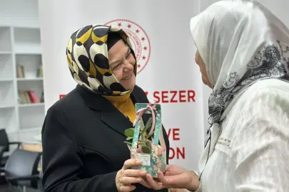 "Vekil Anne"den Huzurevi Sakinlerine Şefkat Dolu Ziyaret