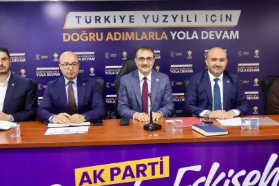 Hobi Bahçeleri ve Vergi Borçları Masada: AK Parti Eskişehir İl Yönetimi Toplandı