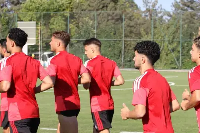 Altı futbolcu profesyonel oldu!