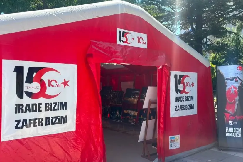 Eskişehir Valilik Meydanı'nda 15 Temmuz Destanı Sergisi Açıldı