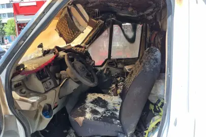 Eskişehir'de Araç İçindeki Cihaz Patladı, Kamyonet Yanmaya Başladı
