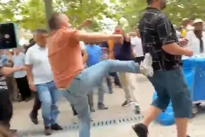 Özgür Özel’in Cuma Namazı Çıkışında Arbede