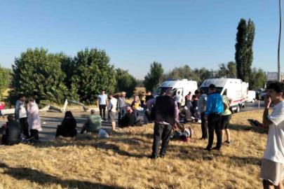 Afyon’da kontrolden çıkan yolcu otobüsü devrildi: Yaralılar var