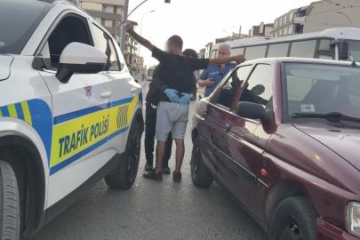 Çalışır haldeki otomobilde uyuyan 2 kişiyi polis güçlükle uyandırdı, araçta 13 sentetik hap ele geçirildi