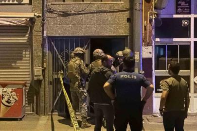 Çatıdan çatıya dolaştı, polisi saatlerce uğraştırdı