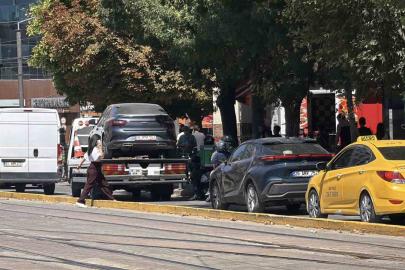 Hatalı park, cadde trafiğini kilitledi