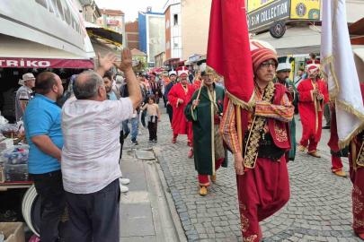 Mehteran takımını gören adam adeta çocuklar gibi sevindi