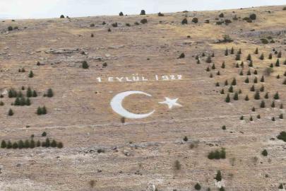 Seyitgazi Avdar bayırındaki dev ay yıldız için bakım ve boyama çalışması