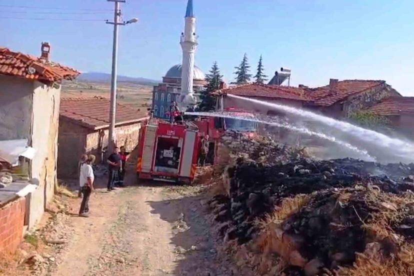 Tavşanlı’da yangın paniği: Alevler evlere ulaşmadan söndürüldü