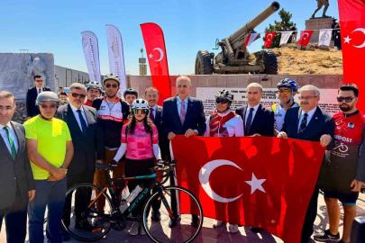 TBMM Başkanı Kurtulmuş Kocatepe’de gerçekleştirilen Büyük Taarruz törenlerine katıldı