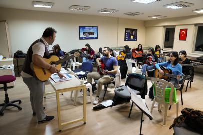 Tepebaşı Belediyesi 29 Ekim Gençlik Merkezi Üniversite Öğrencilerine Kente Uyum Desteği Sağlıyor