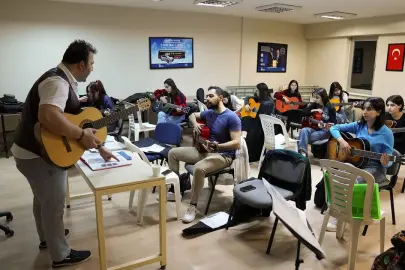 Tepebaşı Belediyesi 29 Ekim Gençlik Merkezi Üniversitelilere Kenti Tanıma İmkânı Sunuyor