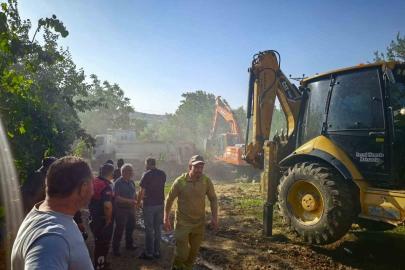 Yangında bin balya saman ve traktör alevlere teslim oldu