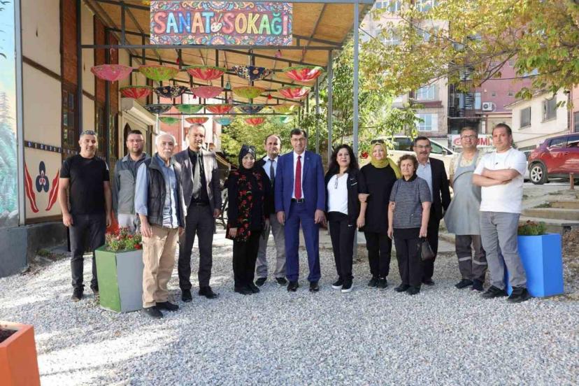 Başkan Kahveci, Sanat Sokağı’nda incelemelerde bulundu