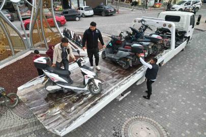 Bolvadin’de polis ekipleri denetimi elden bırakmıyor