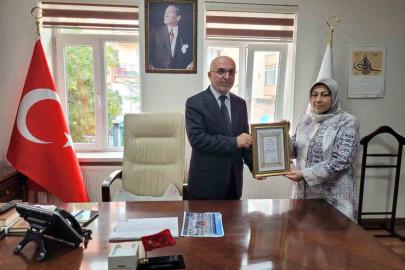 Emekli ikramiyesinin tamamını müftülük binasının yapımına bağışladı