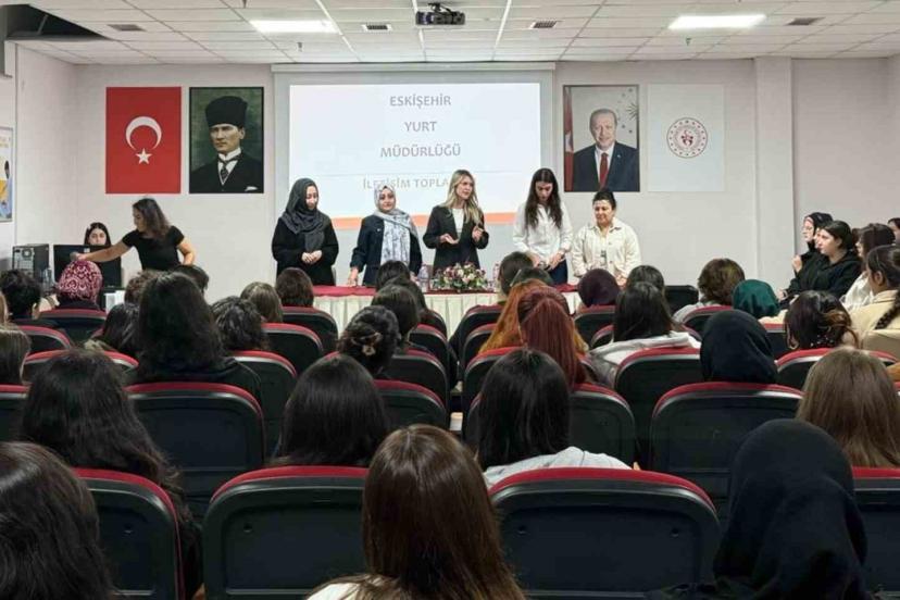 Eskişehir GSB yurtlarına yeni yerleşen öğrencilerle iletişim toplantısı düzenlendi