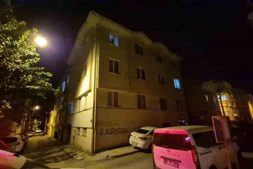 Eskişehir’de 2’nci kattan düşen kişi yaralandı