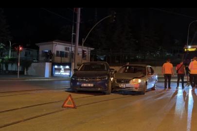Eskişehir’de iki otomobil çarpıştı: 2 yaralı