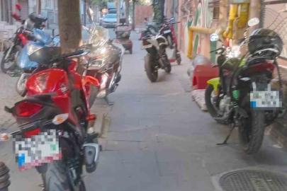 Eskişehir’de kaldırımlar motosiklet otoparkına döndü