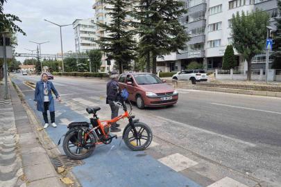Eskişehir’de otomobilin çarptığı bisiklet sürücüsü yaralandı