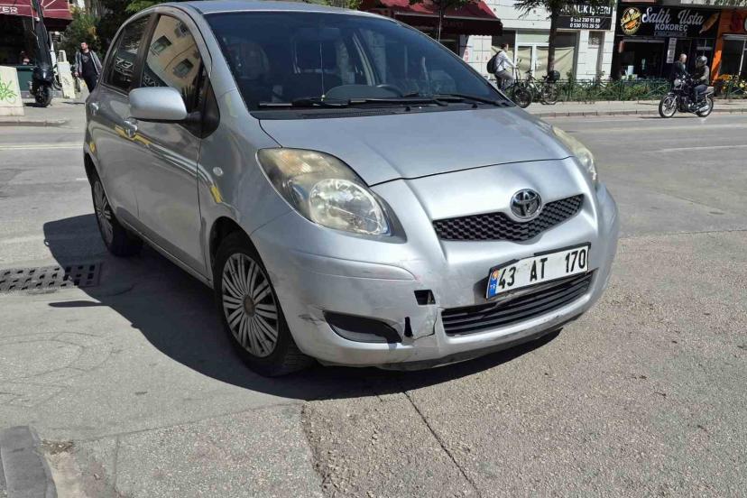 Eskişehir’de otomobille çarpışan motosiklet sürücüsü yaralandı