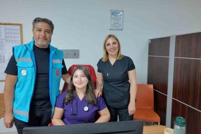 Gediz Devlet Hastanesinde görev yapan hemşire çiftin gururlu ve anlamlı günü