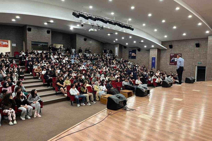 GSB Eskişehir’den yeni öğrencilere uyum toplantısı