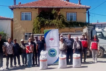 Hisarcık Karbasan köyünde organik adaçayı üreticilerine gübre desteği