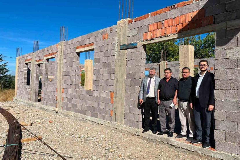 Hisarcık Müftüsü Demirci, taziye evi inşaatını inceledi